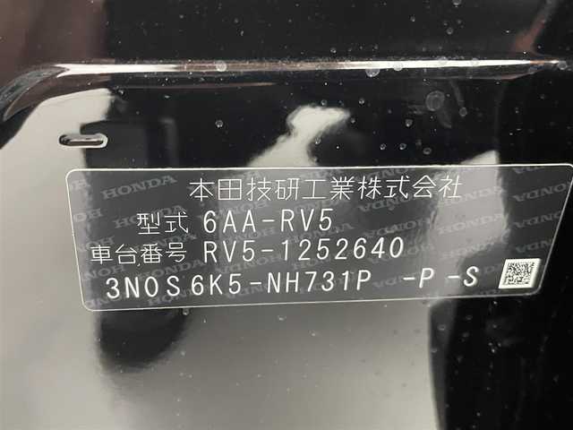 ホンダ ヴェゼル ハイブリッド e:HEV Z 熊本県 2025(令7)年 0.1千km クリスタルブラックパール 登録済未使用車　/純正ナビ（ＡｐｐｌＣａｒＰｌａｙ・ＡｎｄｒｏｉｄＡｕｔｏ・フルセグ・ＢＴ・ＵＳＢ）/バックカメラ　/ビルトインETC2.0/前席シートヒーター　/前後クリアランスソナー　/アイドリングストップ　/横滑り防止/ダウンヒルアシスト/ホンダセンシング/・衝突軽減ブレーキ/・誤発進抑制機能/・後方誤発進抑制機能/・近距離衝突軽減ブレーキ/・歩行者事故低減ステアリング/・路外逸脱制御機能/・アダブティブクルーズコントロール/・渋滞運転支援機能/・先行車発進お知らせ/・標識認識システム/・ブラインドスポットモニター/・車線維持支援システム/・オートハイビーム/パワーバックドア/ステアリングヒーター/置くだけ充電/ハーフレザーシート/純正１８インチAW/オートライト/LEDヘッドライト/スマートキー/プッシュスタート/スペアキー1本/保証書/取扱説明書