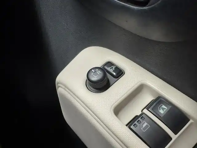 ダイハツ ミラ ココア L 三重県 2012(平24)年 12.1万km ムースピンクパール ガソリン/FF/インパネCVT/カロッツェリア『楽ナビ』（7インチ） AVIC-ZH77/（CD/DVD/MSV/FM/AM/TV/SD/Bluetooth/iPod/USB/AUX）/ETC/安全装備/・ABS（EBD機能付）/・ヒルスタートシステム（坂道発進アシスト）/・デュアルSRSエアバッグ（運転席・助手席）/・衝突安全ボディ『TAF』/装備/・キーレスエントリー/・マニュアルエアコン/・セキュリティアラーム/・電動格納ドアミラー/・13インチアルミホイール＋冬タイヤ/・純正ホイールキャップ＆夏タイヤあり