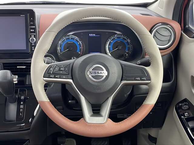 日産 デイズ ボレロ 新潟県 2020(令2)年 0.5万km ホワイトパール ディーラーオプション9インチナビ（型式：MM319D-L）/・CD/DVD/ブルーレイ/Bluetooth/フルセグ/衝突被害軽減システム/アラウンドビューモニター/純正ETC/純正フロアマット/ハーフレザーシート/純正14インチAW夏タイヤ/ABS/横滑り防止機能/前後コーナーセンサー/盗難防止装置/ハロゲンヘッドライト/オートライト/オートマチックハイビーム