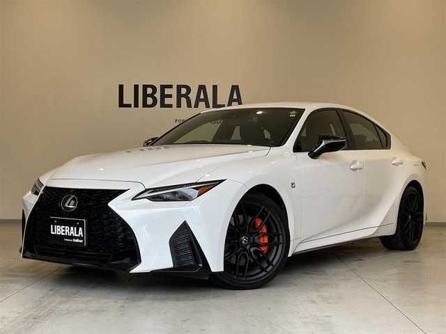レクサス ＩＳ 350 Fスポーツ モードブラックⅢ 熊本県 2022(令4)年 3.4万km ホワイトノーヴァガラスフレーク ・スマートキー/・プッシュスタート/・プリクラッシュセーフティ/・レーントレーシングアラート/・ブラインドスポットモニター/・パーキングサポートアラート/・パーキングサポートブレーキ/・道路標識認識/・先行車発進告知/・オートマチックハイビーム/・クルーズコントロール(追従式)/・ハーフレザーシート/・前席パワーシート/・前席シートヒーター ＆エアシート /・純正メモリナビ/　【BD・Bluetooth・USB・SD・AUX・MSV】/・携帯連携/　【AppleCarPlay・AndroidAuto】/・フルセグTV/・全方位カメラ/・ETC2.0/・LEDヘッドランプ/・純正マット