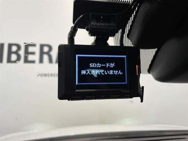 レクサス ＩＳ 350 Fスポーツ モードブラックⅢ 熊本県 2022(令4)年 3.4万km ホワイトノーヴァガラスフレーク ・スマートキー/・プッシュスタート/・プリクラッシュセーフティ/・レーントレーシングアラート/・ブラインドスポットモニター/・パーキングサポートアラート/・パーキングサポートブレーキ/・道路標識認識/・先行車発進告知/・オートマチックハイビーム/・クルーズコントロール(追従式)/・ハーフレザーシート/・前席パワーシート/・前席シートヒーター ＆エアシート /・純正メモリナビ/　【BD・Bluetooth・USB・SD・AUX・MSV】/・携帯連携/　【AppleCarPlay・AndroidAuto】/・フルセグTV/・全方位カメラ/・ETC2.0/・LEDヘッドランプ/・純正マット