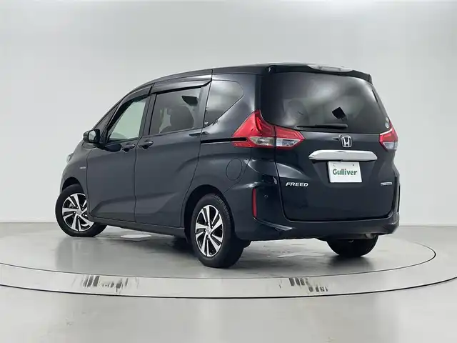 ホンダ フリード ハイブリット EX 埼玉県 2019(平31)年 5.2万km フォレストグリーンパール 純正ナビ（BT/AM/FM）/フルセグTV/バックカメラ/レーダークルーズコントロール/横滑り防止装置/レーンキープアシスト/盗難防止装置/前後コーナーセンサー/LEDヘッドライト/衝突軽減システム/両側パワースライドドア/フリップダウンモニター/純正フロアマット/ETC/前後ドライブレコーダー/スマートキー