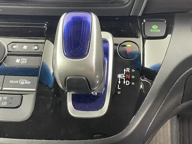 ホンダ フリード ハイブリット EX 埼玉県 2019(平31)年 5.2万km フォレストグリーンパール 純正ナビ（BT/AM/FM）/フルセグTV/バックカメラ/レーダークルーズコントロール/横滑り防止装置/レーンキープアシスト/盗難防止装置/前後コーナーセンサー/LEDヘッドライト/衝突軽減システム/両側パワースライドドア/フリップダウンモニター/純正フロアマット/ETC/前後ドライブレコーダー/スマートキー