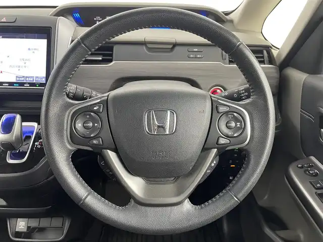 ホンダ フリード ハイブリット EX 埼玉県 2019(平31)年 5.2万km フォレストグリーンパール 純正ナビ（BT/AM/FM）/フルセグTV/バックカメラ/レーダークルーズコントロール/横滑り防止装置/レーンキープアシスト/盗難防止装置/前後コーナーセンサー/LEDヘッドライト/衝突軽減システム/両側パワースライドドア/フリップダウンモニター/純正フロアマット/ETC/前後ドライブレコーダー/スマートキー