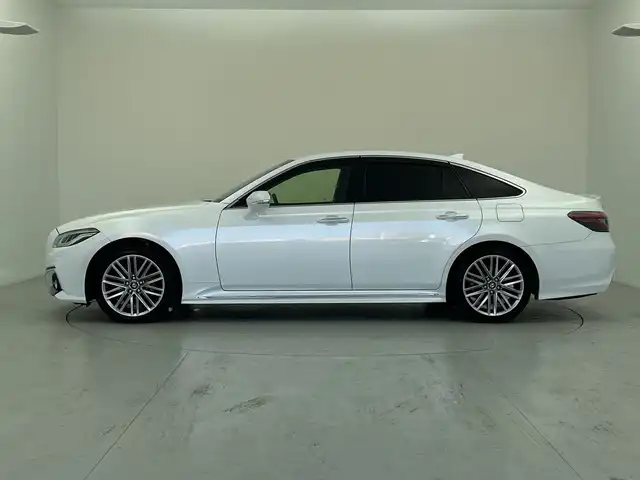 トヨタ クラウン ハイブリッド RS 愛知県 2021(令3)年 5.3万km プレシャスホワイトパール 純正12.3型ナビ/・Bluetooth/・CD/DVD/・フルセグテレビ/・SD音楽録音/バックカメラ/ブラインドスポットモニター/シートヒーター/パワーシート/オートホールド/ハーフレザーシート/パワーバックドア/衝突軽減ブレーキ/レーンキープアシスト/ビルトインＥＴＣ２．０