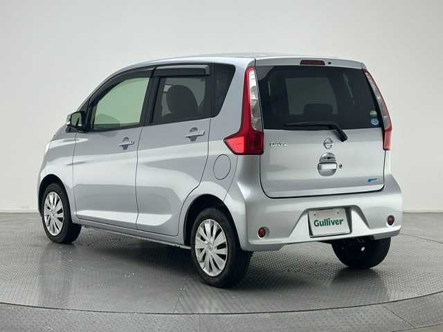 日産 デイズ X 兵庫県 2014(平26)年 1.1万km クールシルバー 純正SDナビ(CD/DVD/SD/Bluetooth/フルセグTV)/ETC/アラウンドビューモニター/純正フロアマット/ドアバイザー/アイドリングストップ/スマートキー/プッシュスタート/ヘッドライトレベライザー/パワーステアリング