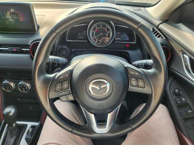 マツダ ＣＸ－３ XD ツーリング 群馬県 2015(平27)年 6.8万km ジェットブラックマイカ 〇純正ナビ/〇フルセグTV/〇バックカメラ/〇前進時スマートブレーキサポート/〇AT誤発進抑制制御/〇クルーズコントロール/〇ブラインドスポットモニタリング/〇LEDヘッドランプ/〇オートライト/〇ドライブレコーダー/〇純正18インチアルミ/〇アクティブドライビングディスプレイ/〇革巻きステアリング/〇パドルシフト/〇ステアリングスイッチ/〇レッドライン入ブラック合皮/クロスコンビシート/〇アドバンスドキーレエントリースシステム/〇禁煙車