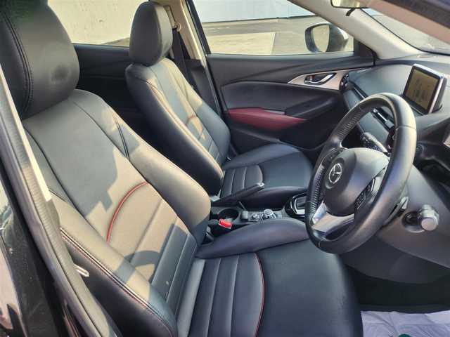 マツダ ＣＸ－３ XD ツーリング 群馬県 2015(平27)年 6.8万km ジェットブラックマイカ 〇純正ナビ/〇フルセグTV/〇バックカメラ/〇前進時スマートブレーキサポート/〇AT誤発進抑制制御/〇クルーズコントロール/〇ブラインドスポットモニタリング/〇LEDヘッドランプ/〇オートライト/〇ドライブレコーダー/〇純正18インチアルミ/〇アクティブドライビングディスプレイ/〇革巻きステアリング/〇パドルシフト/〇ステアリングスイッチ/〇レッドライン入ブラック合皮/クロスコンビシート/〇アドバンスドキーレエントリースシステム/〇禁煙車
