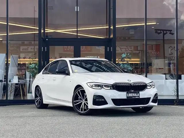 ＢＭＷ ３２０ｉ Mスポーツ 福岡県 2019(令1)年 4.9万km 白 ・サンルーフ/・アクティブクルーズコントロール/・純正HDDナビ/USB/Bluetooth/AUX/CD/・バックカメラ/・黒革シート/シートヒーター/・社外前後ドライブレコーダー/・フルセグ/・ETC/・純正19AW/・プッシュスタート/・パーキングアシスト/・アイドリングストップ/・スマートキー/・スペアキー/・電動リアゲート/・レーンキープアシスト/・オートライト/・LEDライト/・パドルシフト/・ワイヤレス充電/・保証書/・取扱説明書/・記録簿