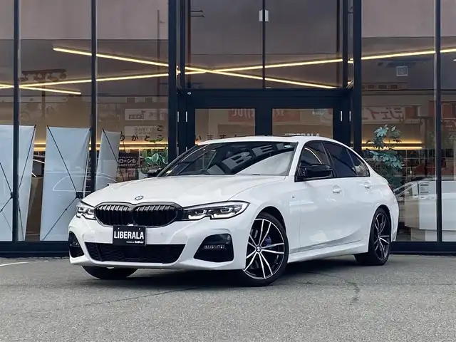 ＢＭＷ ３２０ｉ Mスポーツ 福岡県 2019(令1)年 4.9万km 白 ・サンルーフ/・アクティブクルーズコントロール/・純正HDDナビ/USB/Bluetooth/AUX/CD/・バックカメラ/・黒革シート/シートヒーター/・社外前後ドライブレコーダー/・フルセグ/・ETC/・純正19AW/・プッシュスタート/・パーキングアシスト/・アイドリングストップ/・スマートキー/・スペアキー/・電動リアゲート/・レーンキープアシスト/・オートライト/・LEDライト/・パドルシフト/・ワイヤレス充電/・保証書/・取扱説明書/・記録簿
