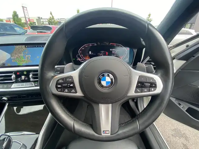 ＢＭＷ ３２０ｉ Mスポーツ 福岡県 2019(令1)年 4.9万km 白 ・サンルーフ/・アクティブクルーズコントロール/・純正HDDナビ/USB/Bluetooth/AUX/CD/・バックカメラ/・黒革シート/シートヒーター/・社外前後ドライブレコーダー/・フルセグ/・ETC/・純正19AW/・プッシュスタート/・パーキングアシスト/・アイドリングストップ/・スマートキー/・スペアキー/・電動リアゲート/・レーンキープアシスト/・オートライト/・LEDライト/・パドルシフト/・ワイヤレス充電/・保証書/・取扱説明書/・記録簿