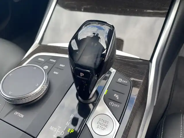ＢＭＷ ３２０ｉ Mスポーツ 福岡県 2019(令1)年 4.9万km 白 ・サンルーフ/・アクティブクルーズコントロール/・純正HDDナビ/USB/Bluetooth/AUX/CD/・バックカメラ/・黒革シート/シートヒーター/・社外前後ドライブレコーダー/・フルセグ/・ETC/・純正19AW/・プッシュスタート/・パーキングアシスト/・アイドリングストップ/・スマートキー/・スペアキー/・電動リアゲート/・レーンキープアシスト/・オートライト/・LEDライト/・パドルシフト/・ワイヤレス充電/・保証書/・取扱説明書/・記録簿