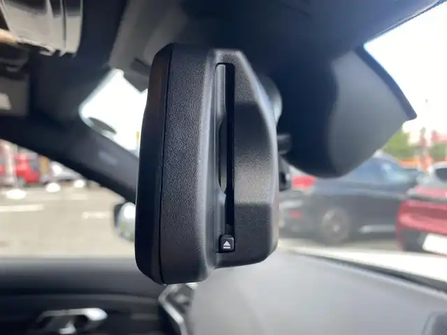 ＢＭＷ ３２０ｉ Mスポーツ 福岡県 2019(令1)年 4.9万km 白 ・サンルーフ/・アクティブクルーズコントロール/・純正HDDナビ/USB/Bluetooth/AUX/CD/・バックカメラ/・黒革シート/シートヒーター/・社外前後ドライブレコーダー/・フルセグ/・ETC/・純正19AW/・プッシュスタート/・パーキングアシスト/・アイドリングストップ/・スマートキー/・スペアキー/・電動リアゲート/・レーンキープアシスト/・オートライト/・LEDライト/・パドルシフト/・ワイヤレス充電/・保証書/・取扱説明書/・記録簿