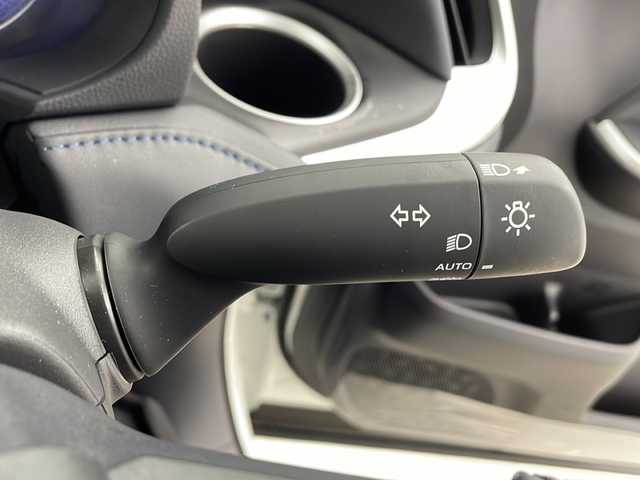トヨタ ヴォクシー ハイブリッド S－Z 鹿児島県 2025(令7)年 0.1万km ホワイトパールクリスタルシャイン トヨタセーフティセンス/純正ディスプレイオーディオ/(BT/AM/FM/Applecarplay/Androidauto)/レーダークルーズコントロール/レーンキープアシスト/電動パーキングブレーキ/オートマチックハイビーム/ブレーキオートホールド/ハーフレザーシート/前後コーナーセンサー/両側パワースライドドア/バックカメラ/前席シートヒーター/ウォークスルー/純正前方ドライブレコーダー/純正フロアマット/純正LEDヘッドライト/アイドリングストップ/100V電源