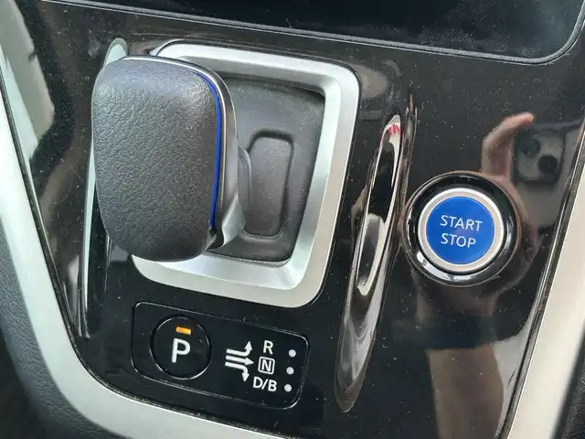 日産 セレナ e－パワー ハイウェイスター V 群馬県 2019(令1)年 5.9万km ダイヤモンドブラック 寒冷地仕様/純正9型ナビ/CD・DVD・BD・USB/BT・SD・フルセグTV/両側パワースライドドア/アラウンドビューモニター/純正ドライブレコーダー/ビルトインETC/前席シートヒーター/ステアリングヒーター/クルーズコントロール/横滑り防止装置/衝突軽減ブレーキ/アイドリングストップ/LEDヘッドライト/純正アルミホイール