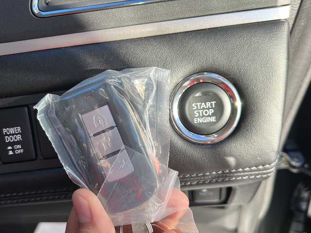 三菱 デリカＤ：５ ブラックエディション 岐阜県 2025(令7)年 0.1千km グレーⅡ 登録時走行距離10km/純正10インチナビ/フリップダウンモニター＾/フルセグTV/４WD/禁煙車/パドルシフト/レザーシート/クルーズコントロール/両側パワースライドドア/ワンオーナー/レーンキープアシスト/レザーシート/パワーシート/ステアリングヒーター/プッシュスタート/スマートキー/スペアキー/電動リアゲート/純正アルミホイール/プリクラッシュ/アイドリングストップ