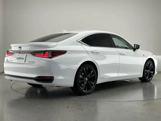 レクサス ＥＳ 300h Fスポーツ 愛知県 2021(令3)年 1.5万km ホワイトノーヴァガラスフレーク ムーンルーフ　全方位カメラ　黒革　禁煙車　メーカーナビ　フルセグＴＶ　ＤＶＤ　シートヒーター　ハンドルヒーター　エアシート　純正ドラレコ　ＢＳＭ　レクサスセーフティ＋　衝突軽減　追従クルコン　三眼ＬＥＤ