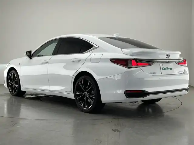 レクサス ＥＳ 300h Fスポーツ 愛知県 2021(令3)年 1.5万km ホワイトノーヴァガラスフレーク ムーンルーフ　全方位カメラ　黒革　禁煙車　メーカーナビ　フルセグＴＶ　ＤＶＤ　シートヒーター　ハンドルヒーター　エアシート　純正ドラレコ　ＢＳＭ　レクサスセーフティ＋　衝突軽減　追従クルコン　三眼ＬＥＤ