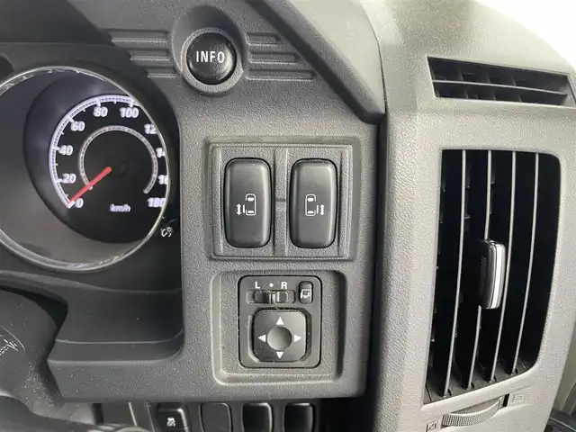 三菱 デリカＤ：５ G－Power package 富山県 2015(平27)年 5万km ウォームホワイトP/クールシルバー 純正ナビ（AM/FM/DVD/BT/フルセグ）/バックカメラ/ETC/両側パワースライドドア/クルーズコントロール/横滑り防止装置/社外フロアマット/純正アルミホイール/オートキセノンライト/フォグライト/革巻きステアリング/ステアリングスイッチ/パドルシフト/スマートキー/スペアキー