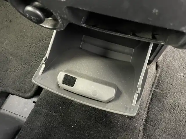 三菱 デリカＤ：５ G－Power package 富山県 2015(平27)年 5万km ウォームホワイトP/クールシルバー 純正ナビ（AM/FM/DVD/BT/フルセグ）/バックカメラ/ETC/両側パワースライドドア/クルーズコントロール/横滑り防止装置/社外フロアマット/純正アルミホイール/オートキセノンライト/フォグライト/革巻きステアリング/ステアリングスイッチ/パドルシフト/スマートキー/スペアキー