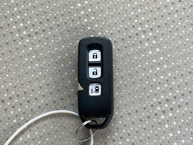 ホンダ Ｎ ＢＯＸ G Lパッケージ 栃木県 2015(平27)年 4.3万km プレミアムホワイトパールⅡ 純正ナビ/CD/SD/ラジオ/バックカメラ/片側パワースライドドア/ロールサンシェイド（リアドア）/ドアミラーウインカー/VSA（ABS＋TCS＋横すべり抑制）/ヒルスタートアシスト機能/アイドリングストップシステム/ECONスイッチ/Hondaスマートキーシステム/ウォッシャー付間欠リアワイパー（リバース連動）