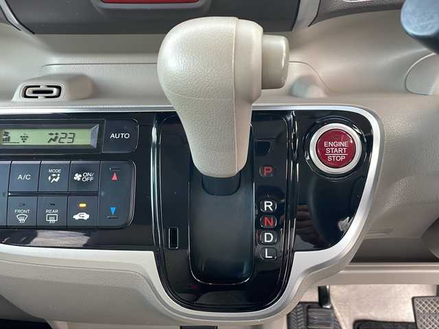 ホンダ Ｎ ＢＯＸ G Lパッケージ 栃木県 2015(平27)年 4.3万km プレミアムホワイトパールⅡ 純正ナビ/CD/SD/ラジオ/バックカメラ/片側パワースライドドア/ロールサンシェイド（リアドア）/ドアミラーウインカー/VSA（ABS＋TCS＋横すべり抑制）/ヒルスタートアシスト機能/アイドリングストップシステム/ECONスイッチ/Hondaスマートキーシステム/ウォッシャー付間欠リアワイパー（リバース連動）