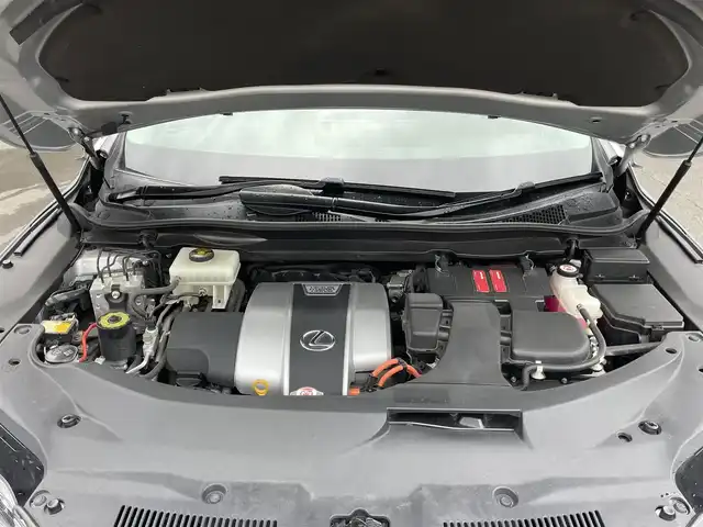 レクサス ＲＸ 450h バージョンL 群馬県 2015(平27)年 9.3万km プラチナムシルバーメタリック レクサスセーフティシステム/・プリクラッシュセーフティ/・レーダークルーズコントロール/・オートハイビーム/・レーンキープアシスト/・ブラインドスポットモニター/・クリアランスソナー/純正12.3インチナビ/　　フルセグ/Bluetooth/    CD/DVD/SD/SDREC/    FM/AM/USB/AUX/パノラミックビューモニター/4WD/サンルーフ/茶革シート/前席パワーシート/全席シートヒーター/前席エアーシート/ステアリングヒーター/オートLEDヘッドライト/パワーバックドア/ヘッドアップディスプレイ/純正20AW/純正18AWスタッドレスタイヤ積込/電動パーキングブレーキ/オートブレーキホールド/ドライブレコーダー/ビルドインETC2.0