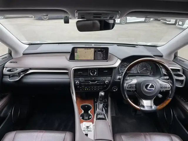 レクサス ＲＸ 450h バージョンL 群馬県 2015(平27)年 9.3万km プラチナムシルバーメタリック レクサスセーフティシステム/・プリクラッシュセーフティ/・レーダークルーズコントロール/・オートハイビーム/・レーンキープアシスト/・ブラインドスポットモニター/・クリアランスソナー/純正12.3インチナビ/　　フルセグ/Bluetooth/    CD/DVD/SD/SDREC/    FM/AM/USB/AUX/パノラミックビューモニター/4WD/サンルーフ/茶革シート/前席パワーシート/全席シートヒーター/前席エアーシート/ステアリングヒーター/オートLEDヘッドライト/パワーバックドア/ヘッドアップディスプレイ/純正20AW/純正18AWスタッドレスタイヤ積込/電動パーキングブレーキ/オートブレーキホールド/ドライブレコーダー/ビルドインETC2.0