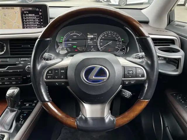 レクサス ＲＸ 450h バージョンL 群馬県 2015(平27)年 9.3万km プラチナムシルバーメタリック レクサスセーフティシステム/・プリクラッシュセーフティ/・レーダークルーズコントロール/・オートハイビーム/・レーンキープアシスト/・ブラインドスポットモニター/・クリアランスソナー/純正12.3インチナビ/　　フルセグ/Bluetooth/    CD/DVD/SD/SDREC/    FM/AM/USB/AUX/パノラミックビューモニター/4WD/サンルーフ/茶革シート/前席パワーシート/全席シートヒーター/前席エアーシート/ステアリングヒーター/オートLEDヘッドライト/パワーバックドア/ヘッドアップディスプレイ/純正20AW/純正18AWスタッドレスタイヤ積込/電動パーキングブレーキ/オートブレーキホールド/ドライブレコーダー/ビルドインETC2.0