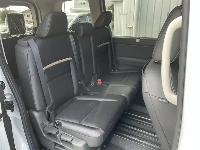 日産 セレナ e－パワー ハイウェイスター V 東京都 2025(令7)年 0.1千km プリズムホワイト 登録済未使用車/純正12.3型ナビ/純正11型天吊モニター/TV/インテリジェントルームミラー/プロパイロット/アラウンドビューモニター/ハンズフリーオートスライドドア/ETC2.0/前後ドライブレコーダー