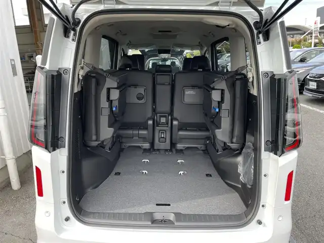 日産 セレナ e－パワー ハイウェイスター V 東京都 2025(令7)年 0.1千km プリズムホワイト 登録済未使用車/純正12.3型ナビ/純正11型天吊モニター/TV/インテリジェントルームミラー/プロパイロット/アラウンドビューモニター/ハンズフリーオートスライドドア/ETC2.0/前後ドライブレコーダー