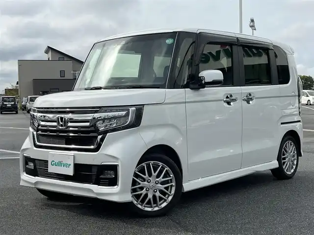 ホンダ Ｎ ＢＯＸ カスタム L ターボ 奈良県 2021(令3)年 1.3万km プラチナホワイトパール 純正ナビ（VXU-217NBi)/（フルセグ／ＢＴ／ＣＤ／ＤＶＤ）/レーダークルーズコントロール/バックカメラ/前後コーナーセンサー/衝突軽減システム/レーンキープアシスト/両側パワースライドドア/ハーフレザーシート/前席シートヒーター/後席サンシェード/前後ドライブレコーダー/ETC/純正15インチAW/保証書/取り扱い説明書/スペアキーX1