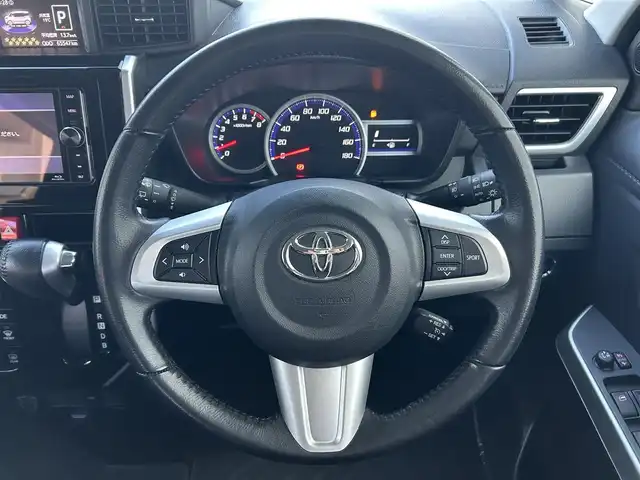 トヨタ ルーミー カスタムG－T 滋賀県 2017(平29)年 6.6万km ブラックマイカメタリック 両側パワースライドドア/社外7インチナビ【CN-RX04WD】/(AM/FM/CD/DVD/Blu-ray/フルセグ/Bluetooth)/バックカメラ/ETC/トヨタセーフティセンス/・踏み間違い防止アシスト/・ブレーキアシスト/・プリクラッシュブレーキアシスト/・ヒルスタート（坂道発進）アシスト/・後側方衝突防止支援システム/・TCS（トラクションコントロールシステム）/・VDC（ビークルダイナミクスコントロール）/・レーンキープアシスト/・ASCD（オートスピードコントロール装置）/・ABS（アンチロックブレーキシステム）/・バックビューモニター/電動格納ミラー/ステアリングスイッチ/オートライト/LEDヘッドライト/フロントフォグ/フルオートエアコン/プッシュスタート/スマートキー/純正フロアマット