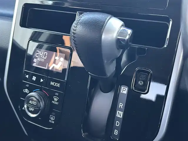 トヨタ ルーミー カスタムG－T 滋賀県 2017(平29)年 6.6万km ブラックマイカメタリック 両側パワースライドドア/社外7インチナビ【CN-RX04WD】/(AM/FM/CD/DVD/Blu-ray/フルセグ/Bluetooth)/バックカメラ/ETC/トヨタセーフティセンス/・踏み間違い防止アシスト/・ブレーキアシスト/・プリクラッシュブレーキアシスト/・ヒルスタート（坂道発進）アシスト/・後側方衝突防止支援システム/・TCS（トラクションコントロールシステム）/・VDC（ビークルダイナミクスコントロール）/・レーンキープアシスト/・ASCD（オートスピードコントロール装置）/・ABS（アンチロックブレーキシステム）/・バックビューモニター/電動格納ミラー/ステアリングスイッチ/オートライト/LEDヘッドライト/フロントフォグ/フルオートエアコン/プッシュスタート/スマートキー/純正フロアマット