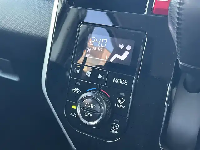 トヨタ ルーミー カスタムG－T 滋賀県 2017(平29)年 6.6万km ブラックマイカメタリック 両側パワースライドドア/社外7インチナビ【CN-RX04WD】/(AM/FM/CD/DVD/Blu-ray/フルセグ/Bluetooth)/バックカメラ/ETC/トヨタセーフティセンス/・踏み間違い防止アシスト/・ブレーキアシスト/・プリクラッシュブレーキアシスト/・ヒルスタート（坂道発進）アシスト/・後側方衝突防止支援システム/・TCS（トラクションコントロールシステム）/・VDC（ビークルダイナミクスコントロール）/・レーンキープアシスト/・ASCD（オートスピードコントロール装置）/・ABS（アンチロックブレーキシステム）/・バックビューモニター/電動格納ミラー/ステアリングスイッチ/オートライト/LEDヘッドライト/フロントフォグ/フルオートエアコン/プッシュスタート/スマートキー/純正フロアマット