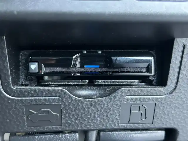 トヨタ ルーミー カスタムG－T 滋賀県 2017(平29)年 6.6万km ブラックマイカメタリック 両側パワースライドドア/社外7インチナビ【CN-RX04WD】/(AM/FM/CD/DVD/Blu-ray/フルセグ/Bluetooth)/バックカメラ/ETC/トヨタセーフティセンス/・踏み間違い防止アシスト/・ブレーキアシスト/・プリクラッシュブレーキアシスト/・ヒルスタート（坂道発進）アシスト/・後側方衝突防止支援システム/・TCS（トラクションコントロールシステム）/・VDC（ビークルダイナミクスコントロール）/・レーンキープアシスト/・ASCD（オートスピードコントロール装置）/・ABS（アンチロックブレーキシステム）/・バックビューモニター/電動格納ミラー/ステアリングスイッチ/オートライト/LEDヘッドライト/フロントフォグ/フルオートエアコン/プッシュスタート/スマートキー/純正フロアマット