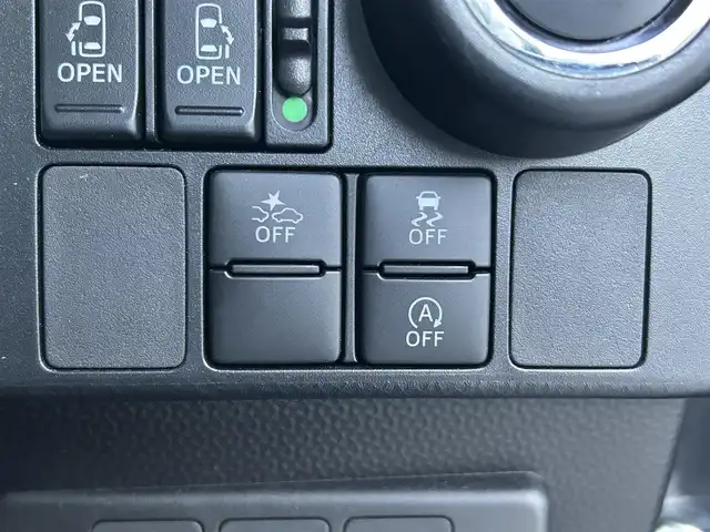 トヨタ ルーミー カスタムG－T 滋賀県 2017(平29)年 6.6万km ブラックマイカメタリック 両側パワースライドドア/社外7インチナビ【CN-RX04WD】/(AM/FM/CD/DVD/Blu-ray/フルセグ/Bluetooth)/バックカメラ/ETC/トヨタセーフティセンス/・踏み間違い防止アシスト/・ブレーキアシスト/・プリクラッシュブレーキアシスト/・ヒルスタート（坂道発進）アシスト/・後側方衝突防止支援システム/・TCS（トラクションコントロールシステム）/・VDC（ビークルダイナミクスコントロール）/・レーンキープアシスト/・ASCD（オートスピードコントロール装置）/・ABS（アンチロックブレーキシステム）/・バックビューモニター/電動格納ミラー/ステアリングスイッチ/オートライト/LEDヘッドライト/フロントフォグ/フルオートエアコン/プッシュスタート/スマートキー/純正フロアマット