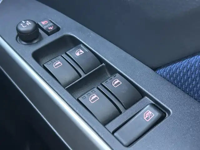 トヨタ ルーミー カスタムG－T 滋賀県 2017(平29)年 6.6万km ブラックマイカメタリック 両側パワースライドドア/社外7インチナビ【CN-RX04WD】/(AM/FM/CD/DVD/Blu-ray/フルセグ/Bluetooth)/バックカメラ/ETC/トヨタセーフティセンス/・踏み間違い防止アシスト/・ブレーキアシスト/・プリクラッシュブレーキアシスト/・ヒルスタート（坂道発進）アシスト/・後側方衝突防止支援システム/・TCS（トラクションコントロールシステム）/・VDC（ビークルダイナミクスコントロール）/・レーンキープアシスト/・ASCD（オートスピードコントロール装置）/・ABS（アンチロックブレーキシステム）/・バックビューモニター/電動格納ミラー/ステアリングスイッチ/オートライト/LEDヘッドライト/フロントフォグ/フルオートエアコン/プッシュスタート/スマートキー/純正フロアマット