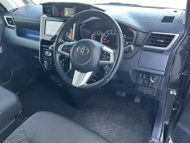 トヨタ ルーミー カスタムG－T 滋賀県 2017(平29)年 6.6万km ブラックマイカメタリック 両側パワースライドドア/社外7インチナビ【CN-RX04WD】/(AM/FM/CD/DVD/Blu-ray/フルセグ/Bluetooth)/バックカメラ/ETC/トヨタセーフティセンス/・踏み間違い防止アシスト/・ブレーキアシスト/・プリクラッシュブレーキアシスト/・ヒルスタート（坂道発進）アシスト/・後側方衝突防止支援システム/・TCS（トラクションコントロールシステム）/・VDC（ビークルダイナミクスコントロール）/・レーンキープアシスト/・ASCD（オートスピードコントロール装置）/・ABS（アンチロックブレーキシステム）/・バックビューモニター/電動格納ミラー/ステアリングスイッチ/オートライト/LEDヘッドライト/フロントフォグ/フルオートエアコン/プッシュスタート/スマートキー/純正フロアマット