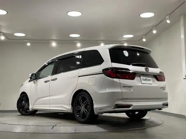 ホンダ オデッセイ ハイブリッド e:HEVアブソルート EX 愛知県 2021(令3)年 4.2万km プラチナホワイトパール 純正９インチナビ　/純正フリップダウンモニター　/ＡＣ１００Ｖ　/アラウンドビューモニター　/ホンダセンシング　/　　-衝突軽減ブレーキ/　　-レーダークルーズコントロール　/　　-車線逸脱警報/　　-誤発進抑制機能/　　-オートハイビーム/　　-コ-ーナーセンサー/　　-車線維持支援システム/　　-先行車発進お知らせ機能/　　-標識認識機能/両側パワースライドドア　/シートヒーター　/ブラインドスポットモニター　/電動バックドア　/ドライブレコーダー/ＬＥＤヘッドライト/LEDフォグランプ/パワーシート/オットマン/純正フロアマット