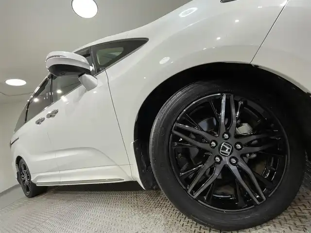 ホンダ オデッセイ ハイブリッド e:HEVアブソルート EX 愛知県 2021(令3)年 4.2万km プラチナホワイトパール 純正９インチナビ　/純正フリップダウンモニター　/ＡＣ１００Ｖ　/アラウンドビューモニター　/ホンダセンシング　/　　-衝突軽減ブレーキ/　　-レーダークルーズコントロール　/　　-車線逸脱警報/　　-誤発進抑制機能/　　-オートハイビーム/　　-コ-ーナーセンサー/　　-車線維持支援システム/　　-先行車発進お知らせ機能/　　-標識認識機能/両側パワースライドドア　/シートヒーター　/ブラインドスポットモニター　/電動バックドア　/ドライブレコーダー/ＬＥＤヘッドライト/LEDフォグランプ/パワーシート/オットマン/純正フロアマット