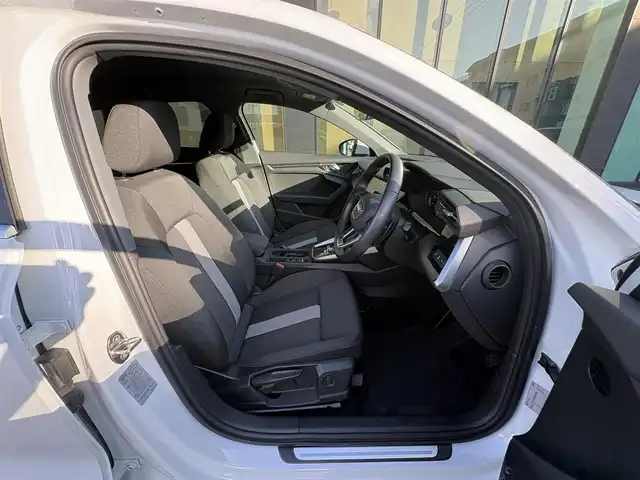 アウディ アウディ Ａ３ SB 30TFSI アドバンスド 石川県 2022(令4)年 2.2万km パール 衝突軽減ブレーキ/アダプティブクルーズコントロール/純正ナビ/フルセグTV/AppleCarPlay/バックカメラ/クリアランスソナー/LEDヘッドライト/オートハイビーム/アイドリングストップ/ETC/フォグランプ/シートヒーター