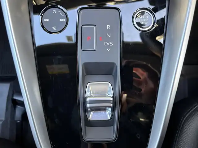 アウディ アウディ Ａ３ SB 30TFSI アドバンスド 石川県 2022(令4)年 2.2万km パール 衝突軽減ブレーキ/アダプティブクルーズコントロール/純正ナビ/フルセグTV/AppleCarPlay/バックカメラ/クリアランスソナー/LEDヘッドライト/オートハイビーム/アイドリングストップ/ETC/フォグランプ/シートヒーター