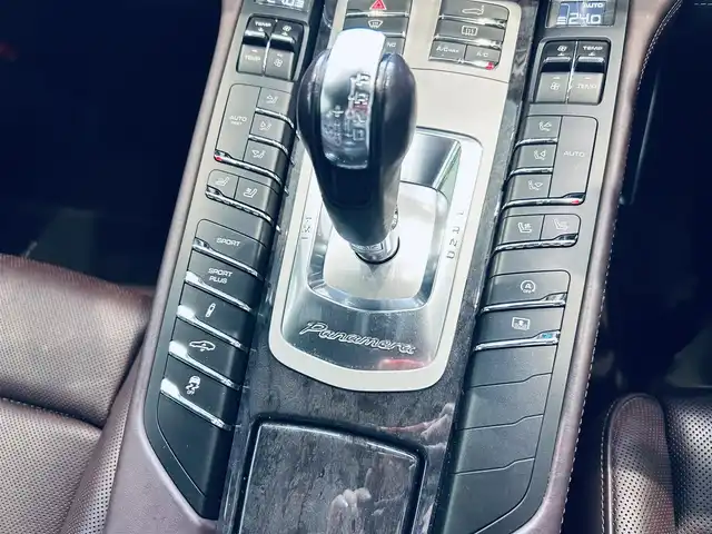 ポルシェ パナメーラ S 大阪府 2014(平26)年 5.6万km 黒 スポーツクロノP/ワンオーナー/社外ナビ/TV/360度カメラ/BOSEサウンド/純正19インチAW/HIDヘッドライト/クルコン/クリアランスソナー/電動リアゲート/レザーシート/メモリ付きパワーシート/エアシートヒーター/ドアイージークローザー/ETC/レーダー探知機