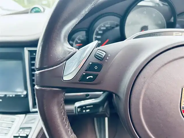 ポルシェ パナメーラ S 大阪府 2014(平26)年 5.6万km 黒 スポーツクロノP/ワンオーナー/社外ナビ/TV/360度カメラ/BOSEサウンド/純正19インチAW/HIDヘッドライト/クルコン/クリアランスソナー/電動リアゲート/レザーシート/メモリ付きパワーシート/エアシートヒーター/ドアイージークローザー/ETC/レーダー探知機