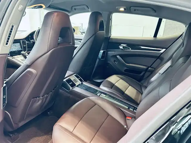 ポルシェ パナメーラ S 大阪府 2014(平26)年 5.6万km 黒 スポーツクロノP/ワンオーナー/社外ナビ/TV/360度カメラ/BOSEサウンド/純正19インチAW/HIDヘッドライト/クルコン/クリアランスソナー/電動リアゲート/レザーシート/メモリ付きパワーシート/エアシートヒーター/ドアイージークローザー/ETC/レーダー探知機