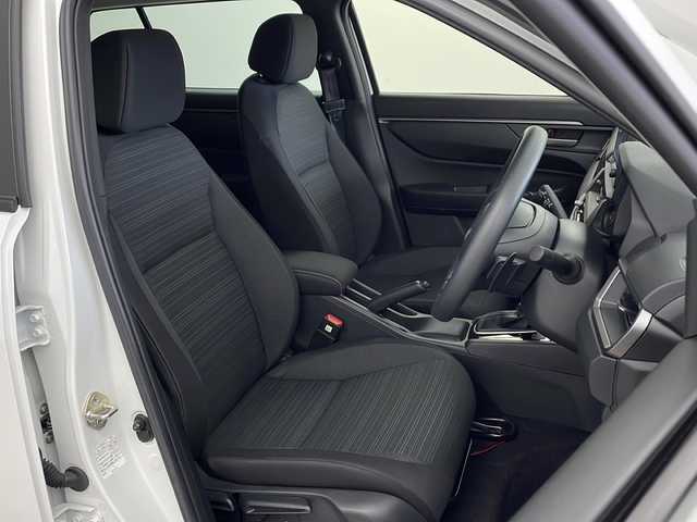 ホンダ ＷＲ－Ｖ X 兵庫県 2025(令7)年 0.1万km プラチナホワイトパール ・純正9インチナビ/・バックカメラ/・ビルトインETC/・Apple Car play/・Android Auto/・USB・ipod・BT/・フルセグTV/・デジタルインナーミラー（ドラレコ付き）/・パドルシフト/・衝突軽減ブレーキ（CMBS）/・先行車発進お知らせ機能/・歩行者事故低減ステアリング/・路外逸脱抑制機能/・標識認識機能/・アダプティブクルーズコントロール（ACC）/・車線維持支援システム（LKAS）/・誤発進抑制機能/・後方誤発進抑制機能/・近距離衝突軽減ブレーキ/・急アクセル抑制機能/・パーキングセンサーシステム/・オートハイビーム/・Honda SENSING/・レーダークルーズコントロール/・スマートキー/・電動格納ミラー/・社外アルミホイール/・LEDライト/・オートマチックハイビーム/・オートライト/・カーテンエアバック/・純正フロアマット