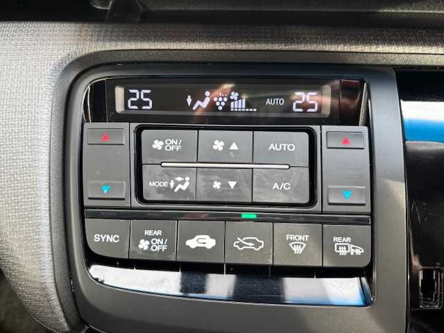 ホンダ ステップワゴン スパーダ ホンダセンシング 宮城県 2019(令1)年 6.5万km プレミアムスパークルブラックパール 登録時走行距離64297km/純正SDナビ/TV・AM・FM・CD・Bluetooth・USB/バックカメラ/わくわくゲート/ホンダセンシング/両側パワースライドドア/ビルトインETC/衝突軽減システム/デュアルエアコン/追従有クルコン/ドライブレコーダー/電動格納ミラー/純正フロアマット/オートライト/ドアバイザー/補助ミラー