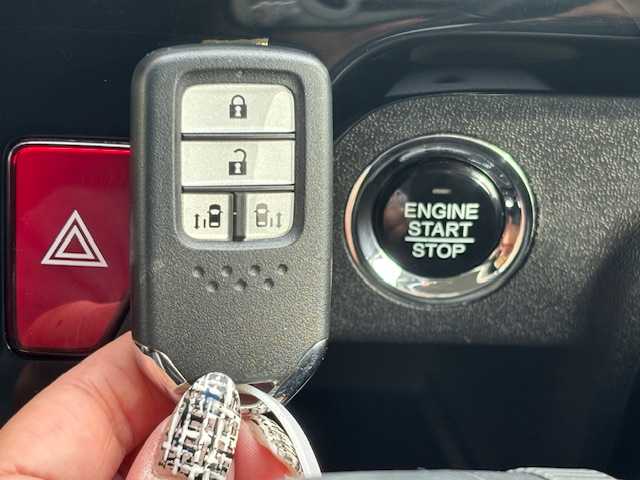 ホンダ ステップワゴン スパーダ ホンダセンシング 宮城県 2019(令1)年 6.5万km プレミアムスパークルブラックパール 登録時走行距離64297km/純正SDナビ/TV・AM・FM・CD・Bluetooth・USB/バックカメラ/わくわくゲート/ホンダセンシング/両側パワースライドドア/ビルトインETC/衝突軽減システム/デュアルエアコン/追従有クルコン/ドライブレコーダー/電動格納ミラー/純正フロアマット/オートライト/ドアバイザー/補助ミラー