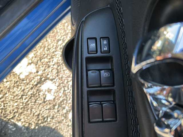 日産 ノート X 兵庫県 2014(平26)年 9.6万km シャイニングブルー ワンオーナー/ETC/スマートキー×2/プッシュスタート/ドラレコ前/社外メモリナビ/（フルセグTV/AM/FM/DVD/HDMMI/Bluetooth）/アイドリングストップ/純正ドアバイザー/純正フロアマット